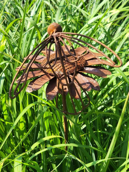 Edelrost Gartenstecker Blume mit Kolibri