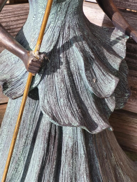 Polyresin Blumenfee Siriana mit Goldblüte