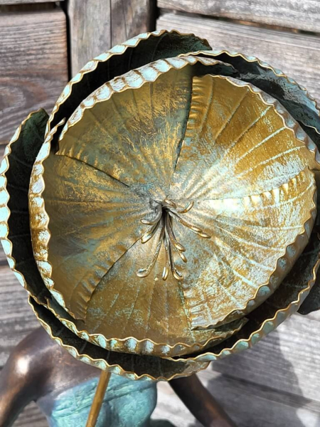 Polyresin Blumenfee Siriana mit Goldblüte