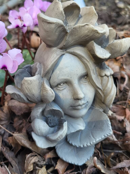 Blumenkind Alpenveilchen aus Resin