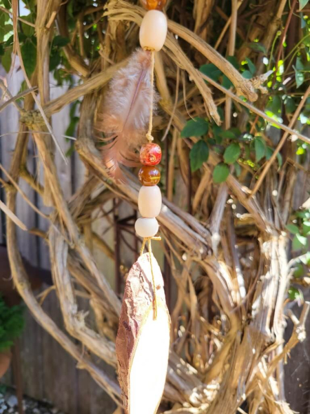 Boho-Hänger Modell B, Treibholz, Federn, Holzscheiben