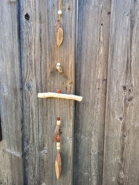 Boho-Hänger Modell B, Treibholz, Federn, Holzscheiben