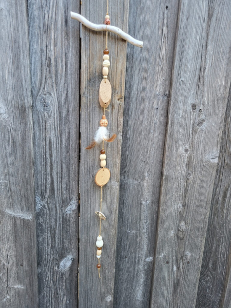 Boho-Hänger Modell D, Treibholz, Federn, Holzscheiben