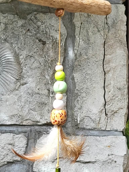 Boho-Hänger Modell A, Natur-Grün, Treibholz, Federn