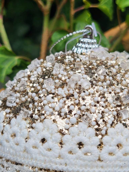 Boho Christbaumkugel Desna, mit Spitze weiß