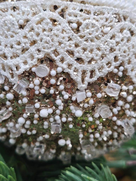 Boho Christbaumkugel Desna, mit Spitze weiß