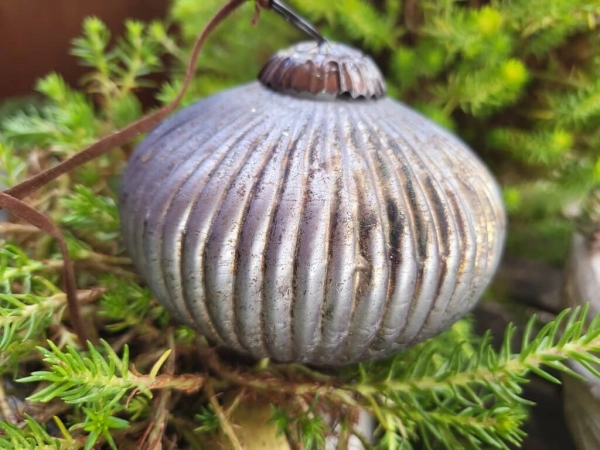 Christbaumkugel Athrios Rillen, groß, grau-braun, matt