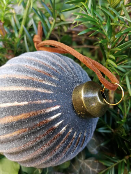Christbaumkugel Babiole, Streifen eng, Rostoptik geeist