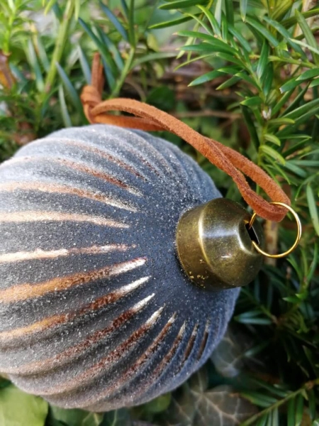 Christbaumkugel Babiole, Streifen eng, Rostoptik geeist