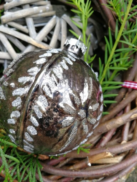 Christbaumkugel Cosmata Blumenornament, grau