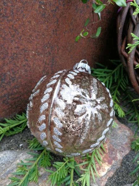 Christbaumkugel Cosmata Blumenornament, hellbraun