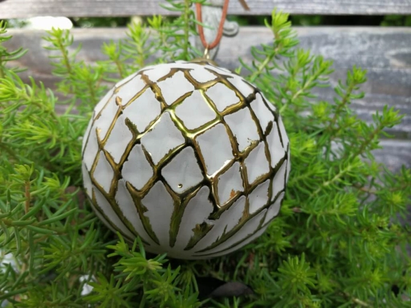 Christbaumkugel Mailo Sei Raute oben Streifen, creme-gold