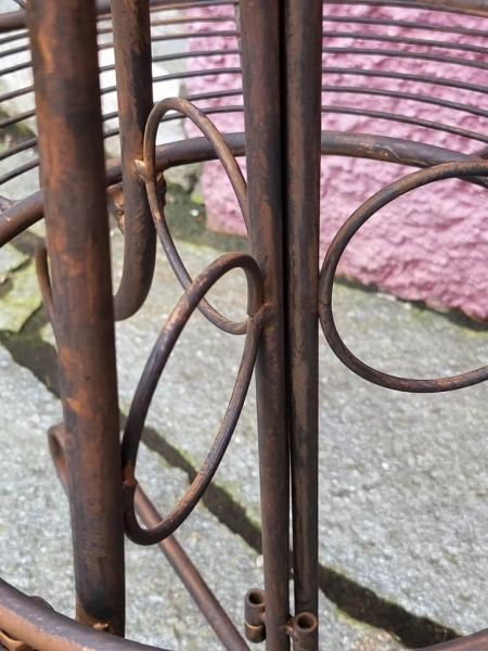Etagere mit 3 Körben, dunkelbraun lackiert