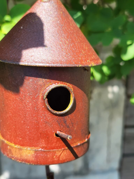 Deko-Vogelhaus zum Hängen, rund, Rostoptik, klein