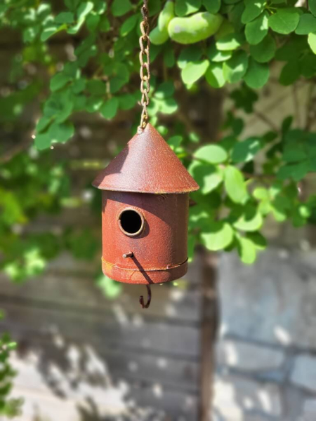 Deko-Vogelhaus zum Hängen, rund, Rostoptik, klein