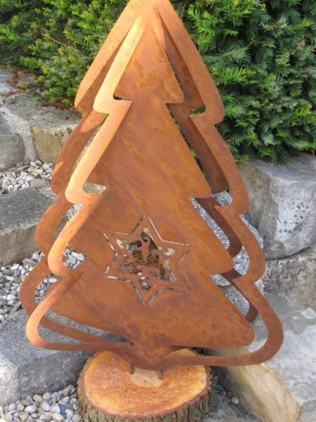 Edelrost Weihnachtsbaum auf Holzfuß
