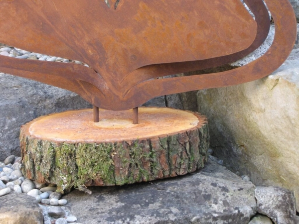 Edelrost Weihnachtsbaum auf Holzfuß