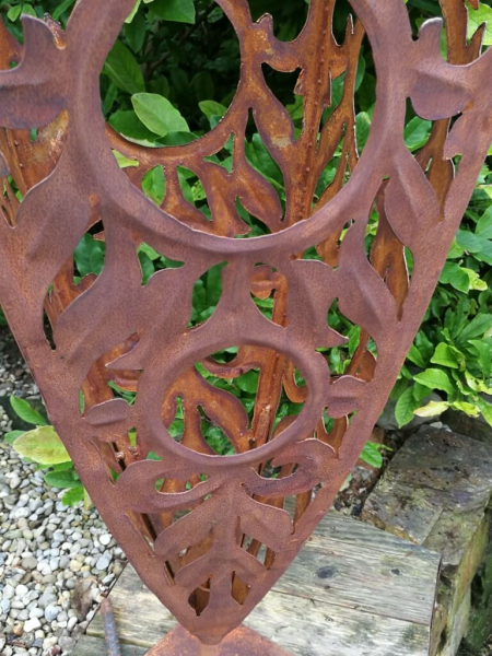Edelrost Skulptur Blätterzapfen, 165 cm
