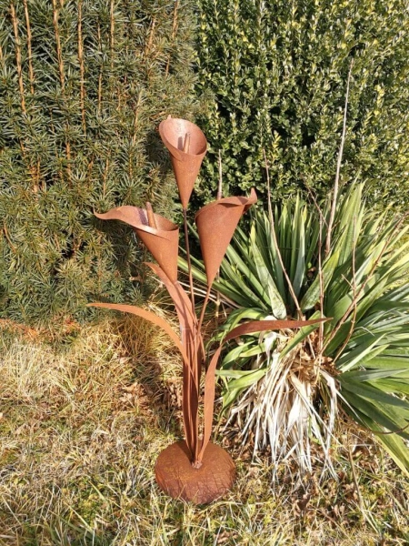 Edelrost Blume Calla auf Platte