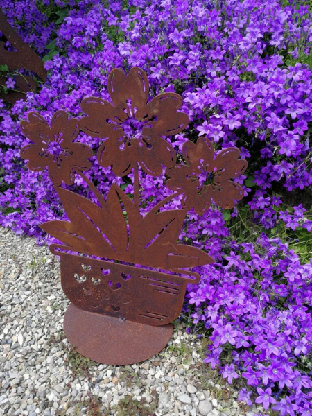 Edelrost Blumen im Herztopf