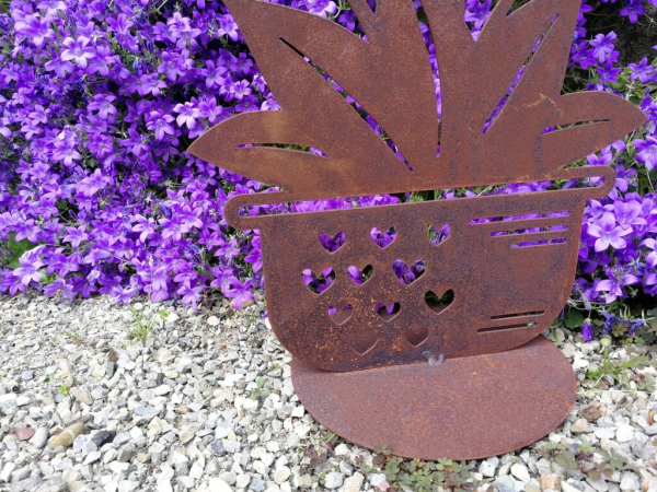 Edelrost Blumen im Herztopf