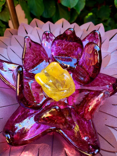 Edelrost Glasblume Dahlie 2 Blüten, weinrot