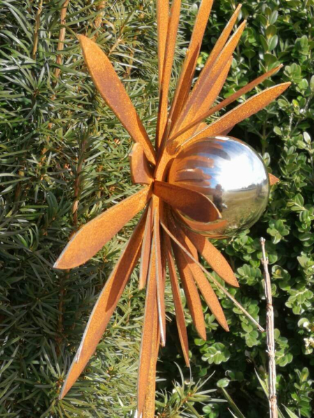 Edelrost Blume Alisa mit Edelstahlkugel