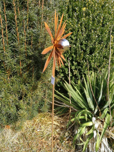 Edelrost Blume Alisa mit Edelstahlkugel
