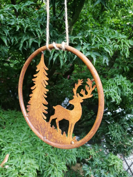 Edelrost Dekohänger Hirsch mit Baum, Kopf gedreht