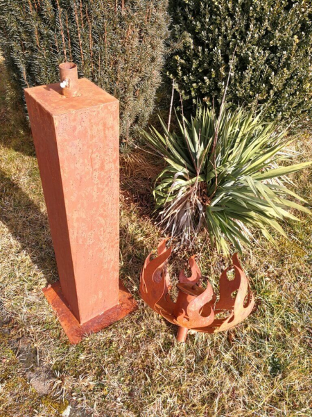 Edelrost Dekosäule mit Flammenschale und Brenntopf