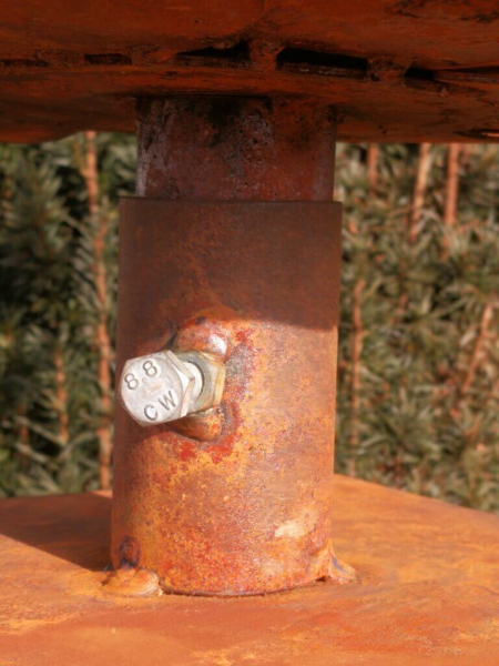 Edelrost Dekosäule mit Flammenschale und Brenntopf