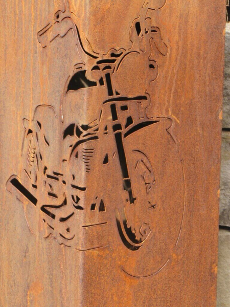Edelrost Dekosäule Motorrad inkl. Brenntopf