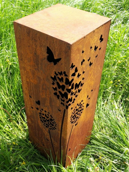 Edelrost Dekosäule Pusteblume mit Schmetterlingen