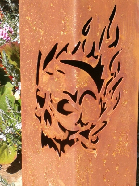 Edelrost Dekosäule Skull