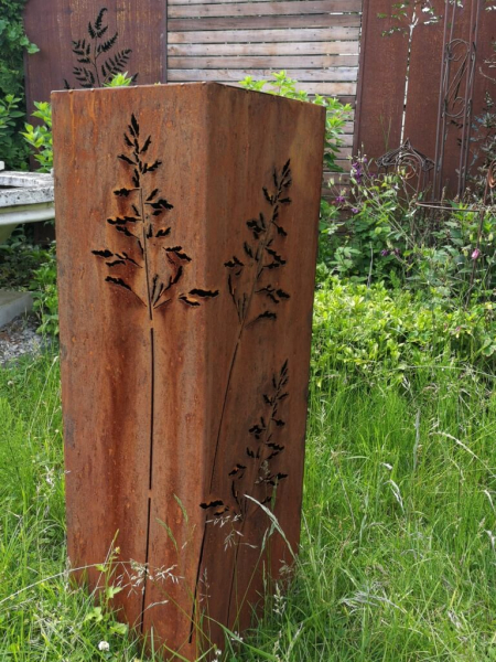 Edelrost Dekosäule filigrane Gräser