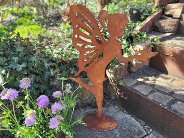 Edelrost Fee mit Vogel, auf Platte