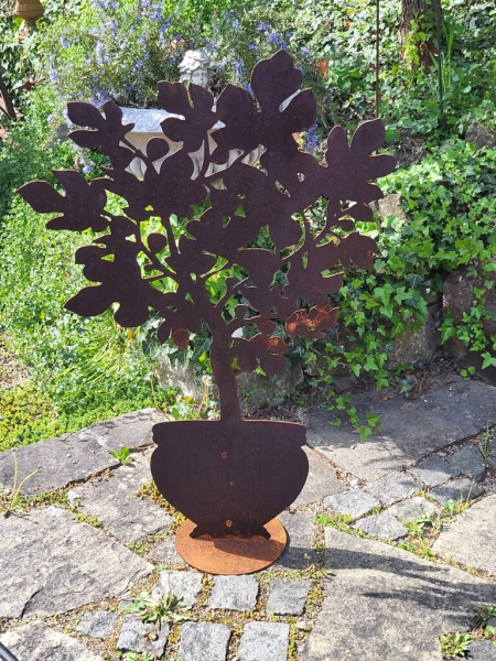Edelrost Feigenbaum im Topf auf Platte