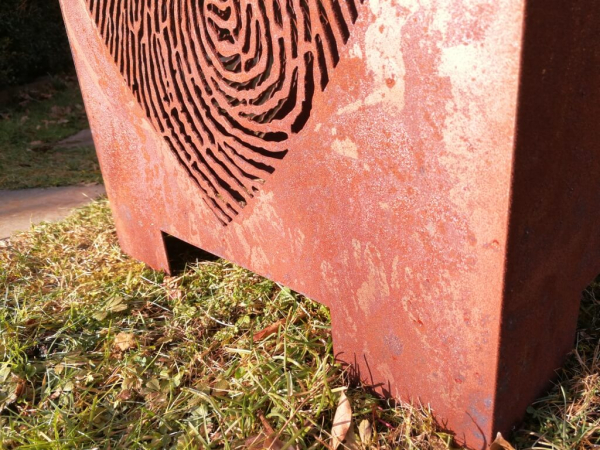 Edelrost Feuerkorb Herz Fingerprint