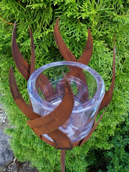Edelrost Gartenstecker Windlicht Flamme mit Glas