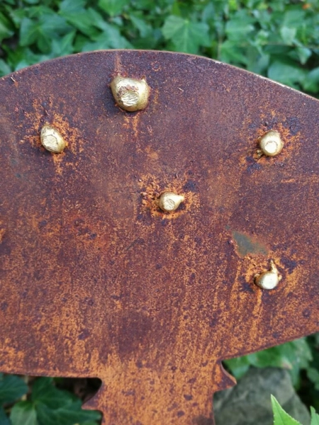 Edelrost Pilz mit Goldpunkten, schräge Kappe