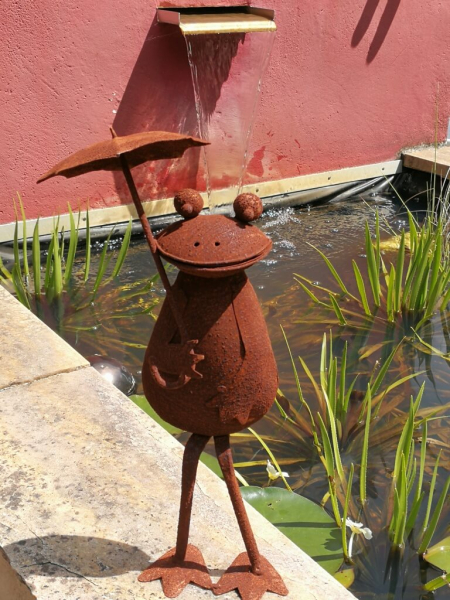 Edelrost Frosch mit Regenschirm