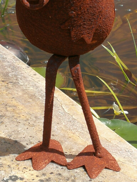 Edelrost Frosch mit Regenschirm