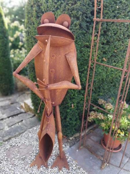 Edelrost Frosch mit Saxophon