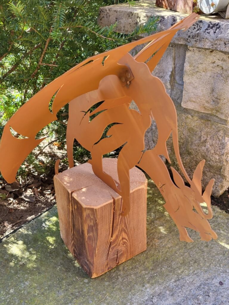 Edelrost Gargoyle auf Holzsockel