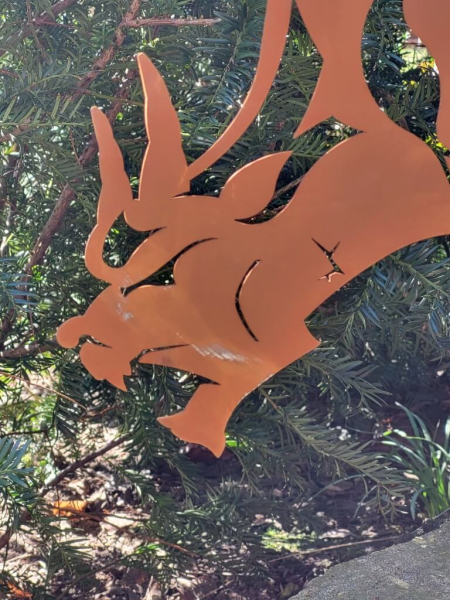 Edelrost Gargoyle auf Holzsockel