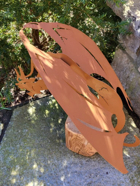 Edelrost Gargoyle auf Holzsockel