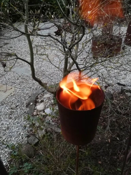 Edelrost Gartenfackel Topf mit Doppelspieß