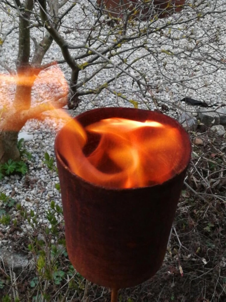 Edelrost Gartenfackel Topf mit Doppelspieß