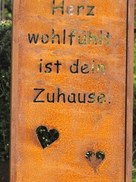 Edelrost Gartenschild Herz-Zuhause 118 cm
