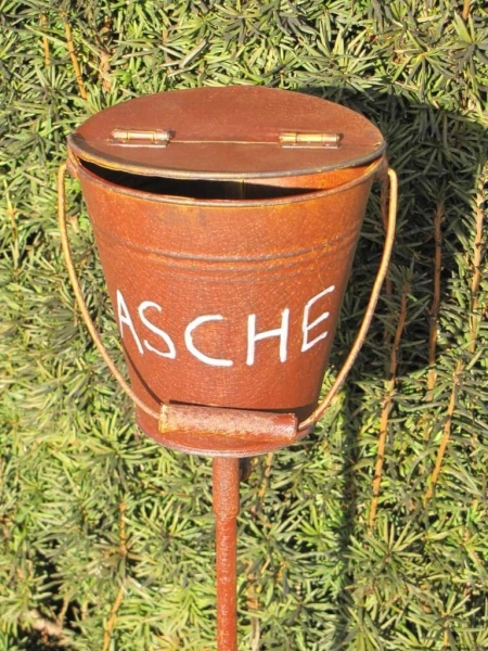Gartenstecker Aschenbecher Rostoptik